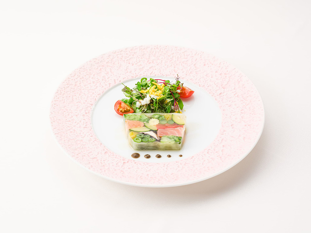 サーモンと季節野菜のニース風テリーヌ