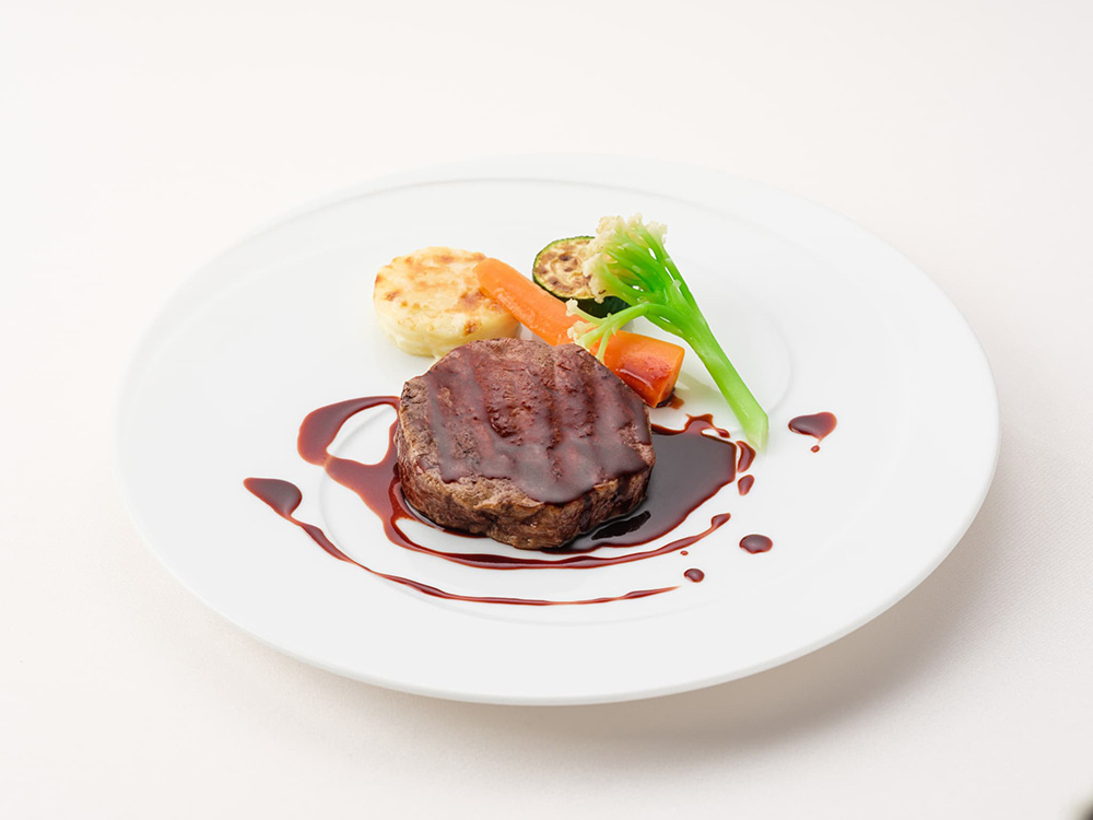 特選牛フィレ肉のポワレ ポルト酒のソース